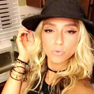 Meet your Posher, Mira