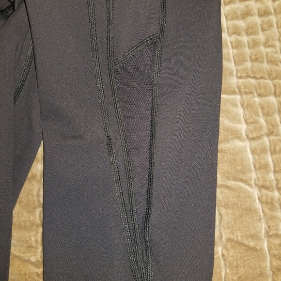 Lululemon - Picture 3 of 3