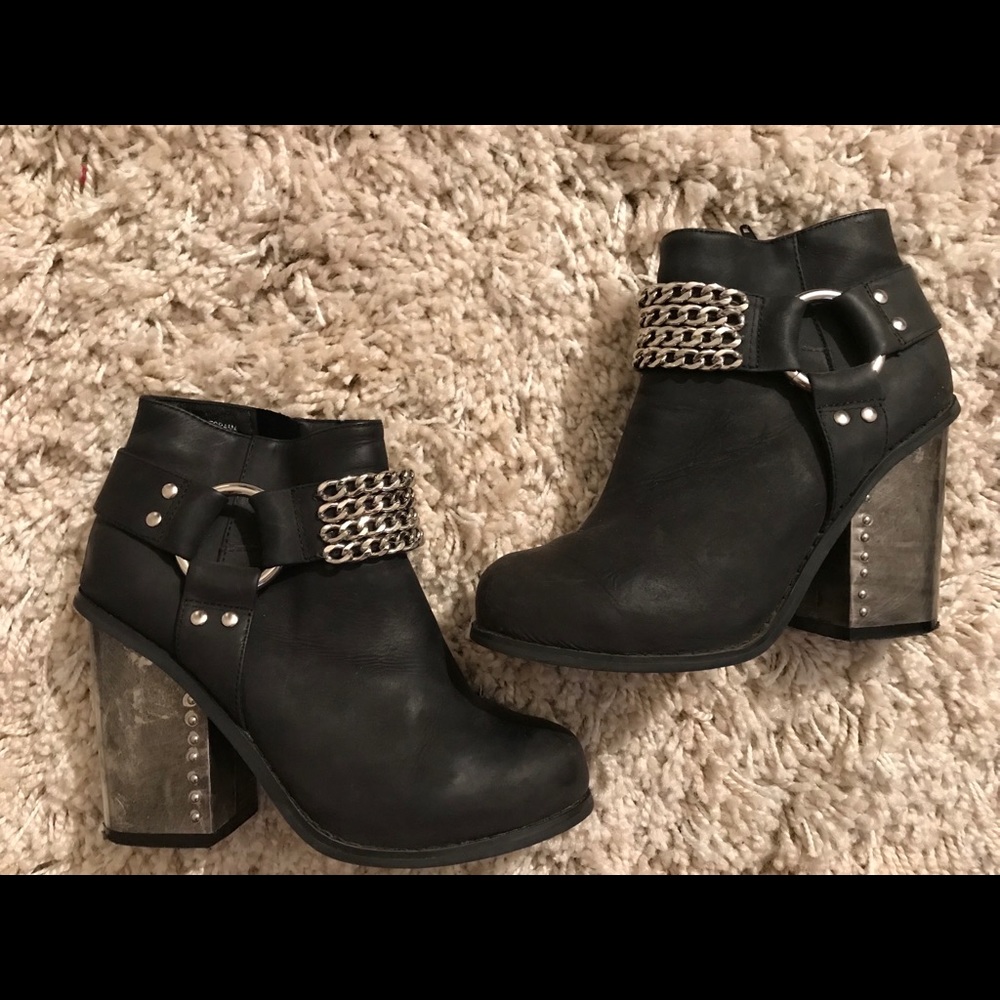 Motorama by Jeffrey Campbell /8.5