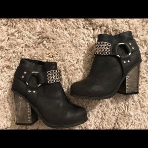 Motorama by Jeffrey Campbell /8.5