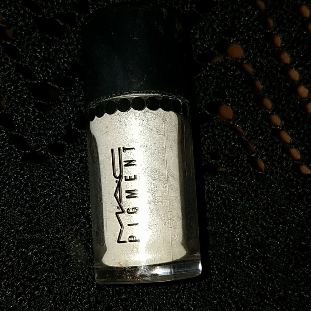 Mac mini pigment in White