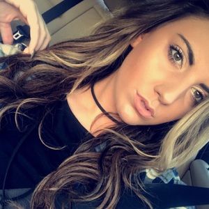 Meet your Posher, Alexis