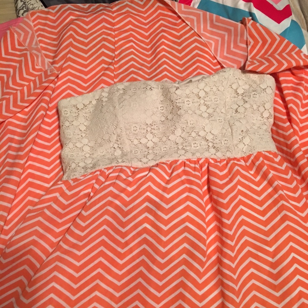 Dresses - Picture 3 of 8
