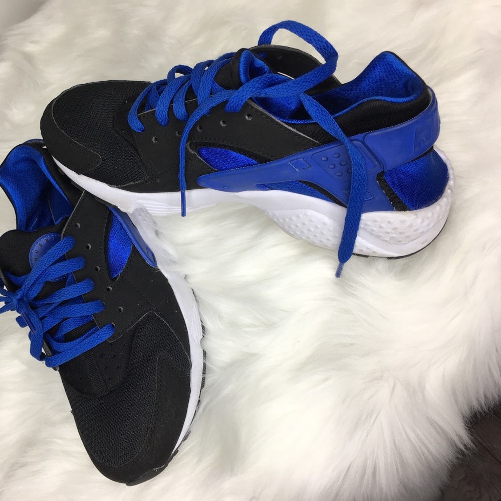 Black Nike Hurraches