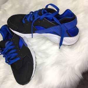 Black Nike Hurraches