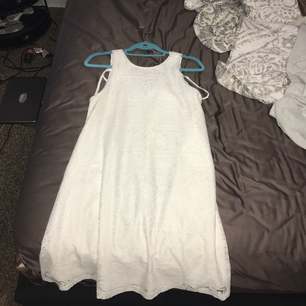 White lace Francesca’s dress