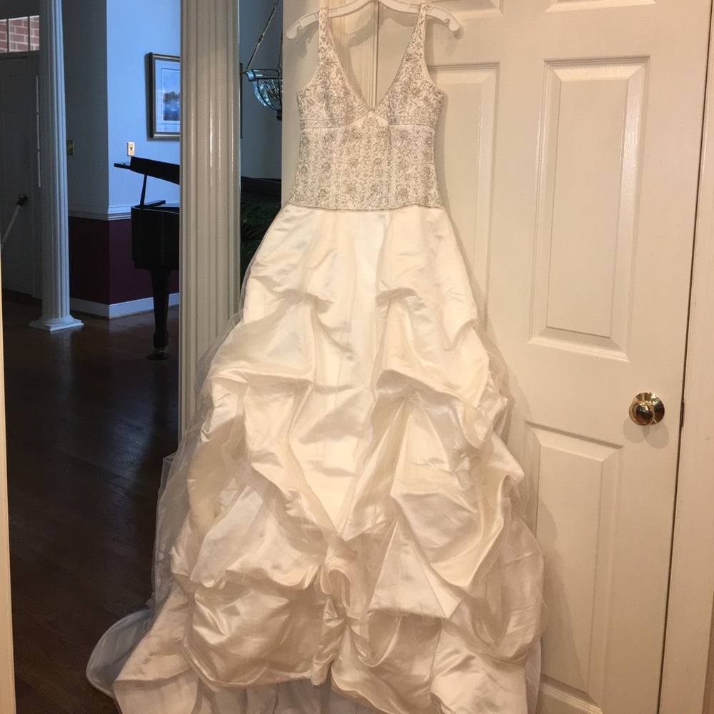 Anne Barge Wedding Gown - Picture 2 of 7