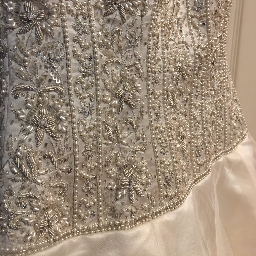 Anne Barge Wedding Gown - Picture 6 of 7