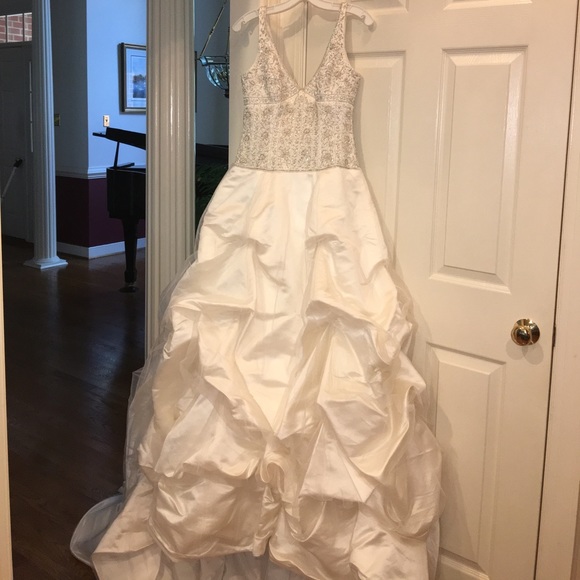 Anne Barge Wedding Gown - Picture 2 of 7