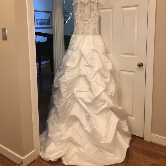 Anne Barge Wedding Gown - Picture 3 of 7