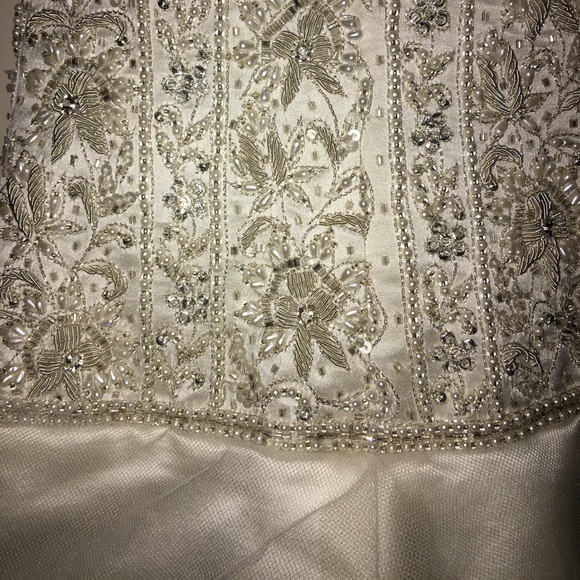 Anne Barge Wedding Gown - Picture 5 of 7