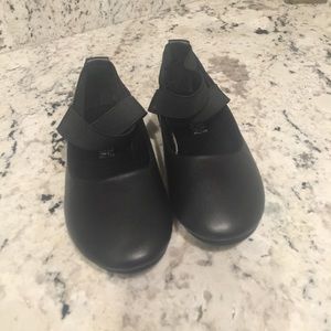 Girls Black Kenneth Cole flats