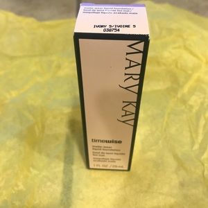Mary Kay liquid foundation. Matte-wear, ivory 5