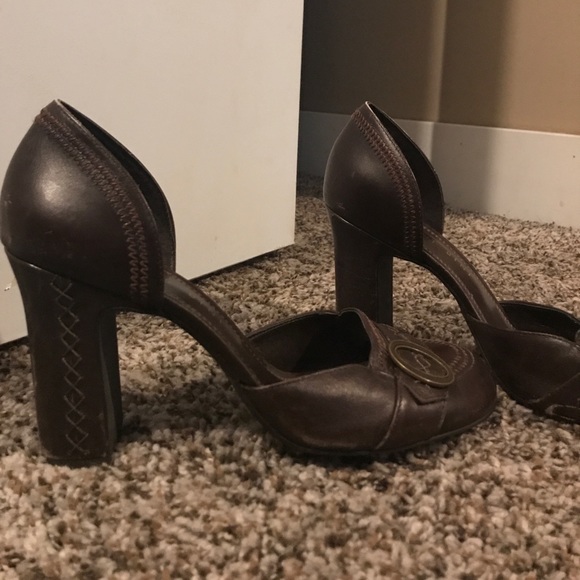 Heels - Picture 2 of 2