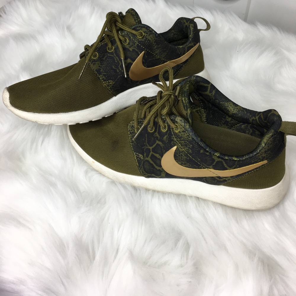 Green Nike Rosche