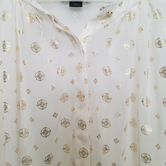 Beautiful Liz Claiborne Top - Picture 2 of 2
