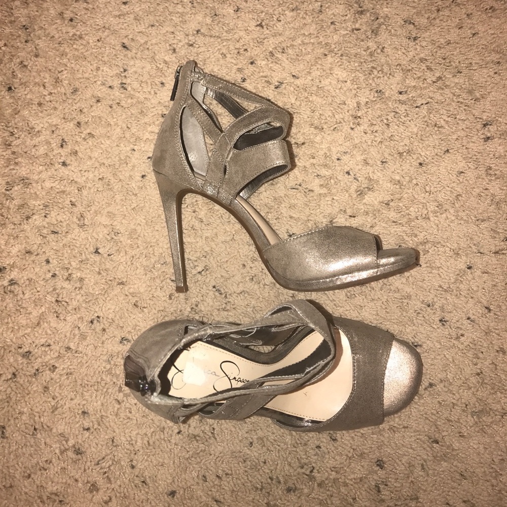 Stunning Silver/grey Jessica Simpson Heels