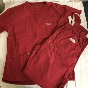 Iguanamed red/burgundy scrub set