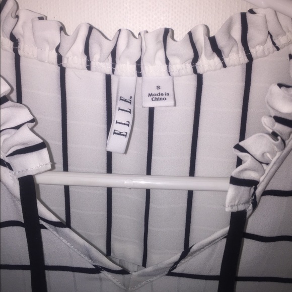 Elle blouse 😍 - Picture 2 of 4