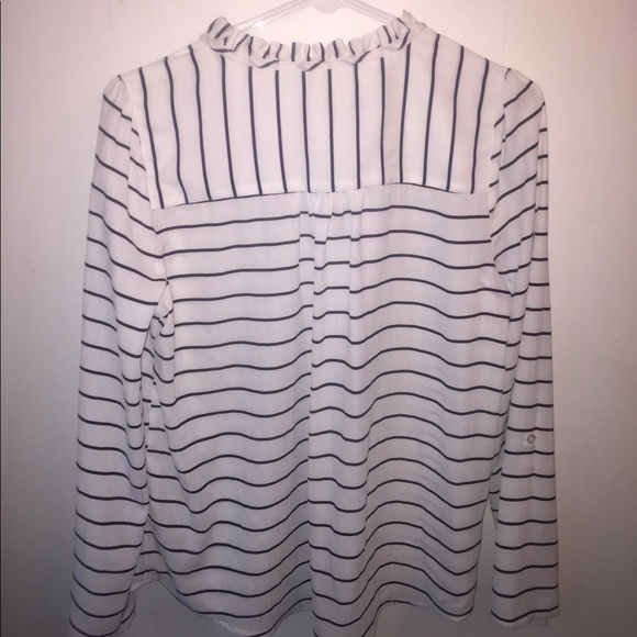 Elle blouse 😍 - Picture 3 of 4