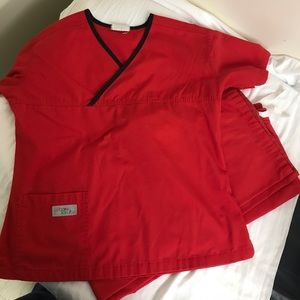 Urbane scrub set red/black