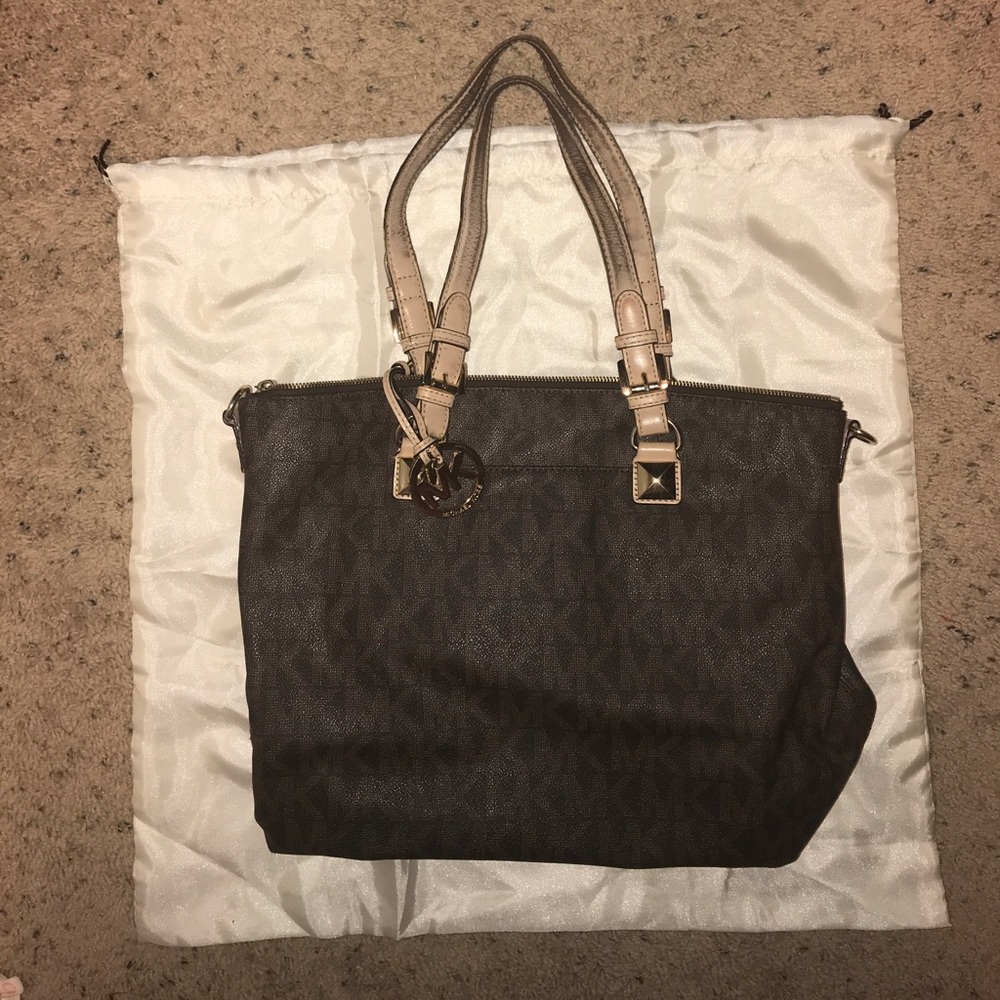 Large Michael Kors Purse and matching wallet