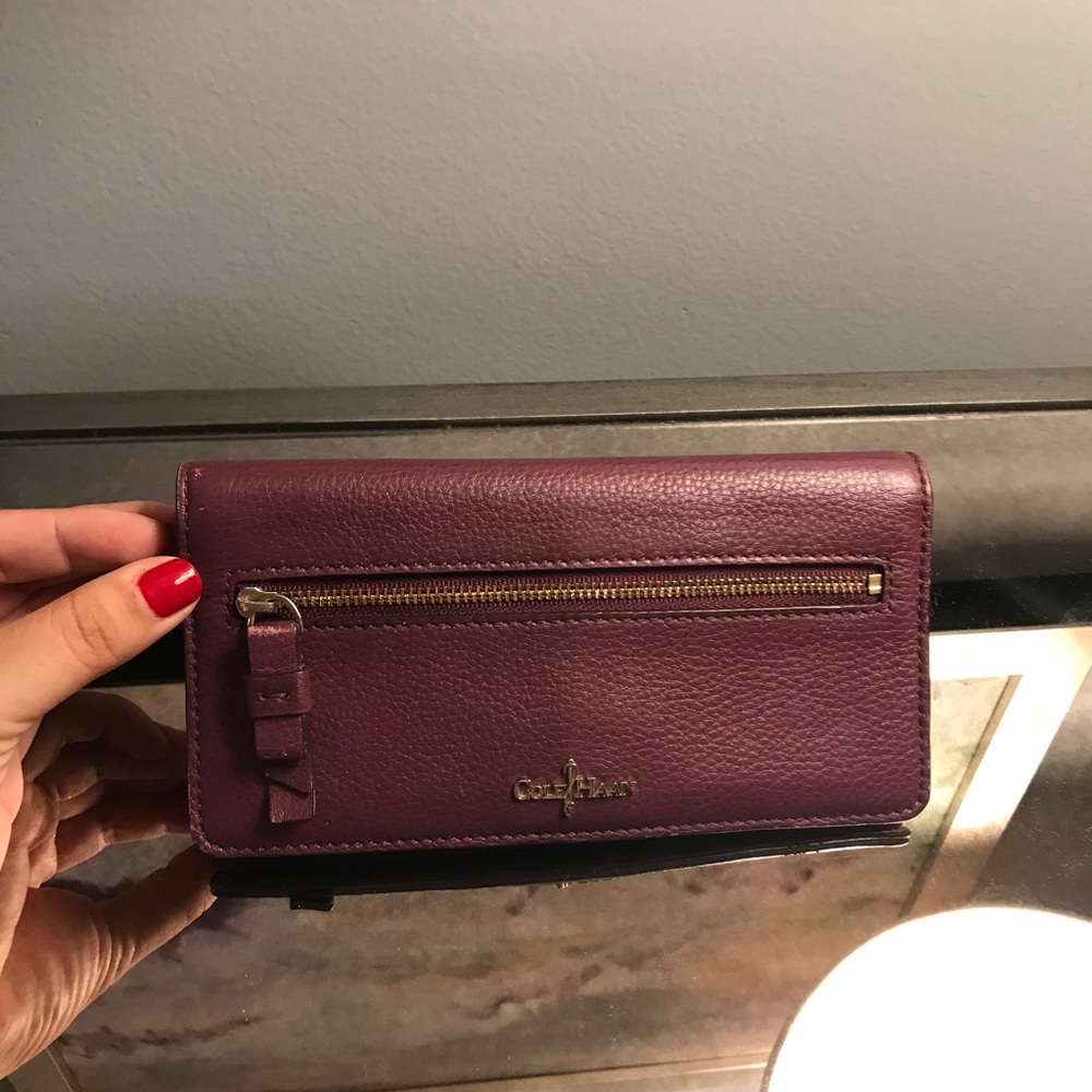 Cole Haan marrón color wallet
