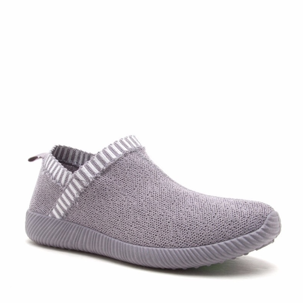 ⭐️🎉HP🎉⭐️ Grey & white sneaker 🏃🏽‍♀️TRENDING - Picture 2 of 4