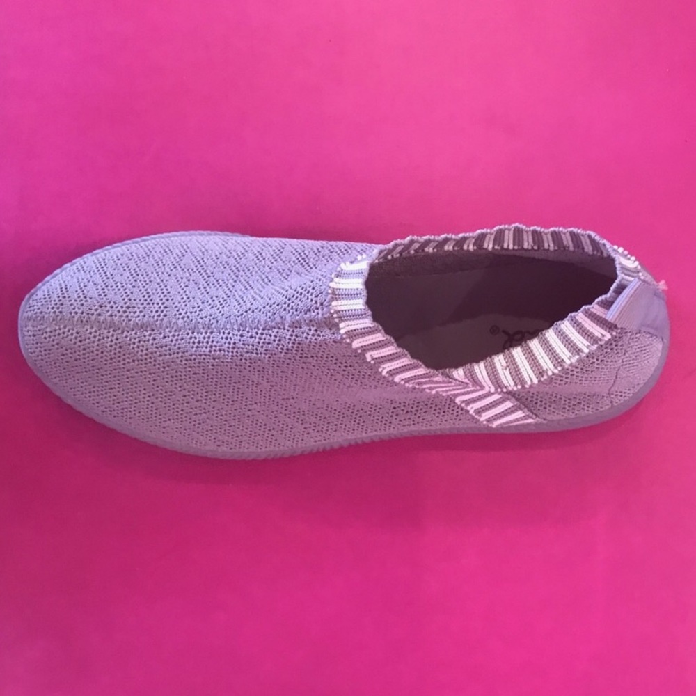 ⭐️🎉HP🎉⭐️ Grey & white sneaker 🏃🏽‍♀️TRENDING - Picture 3 of 4