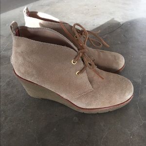 Sperry Size 7.5 Suede Tan Lace up bootie