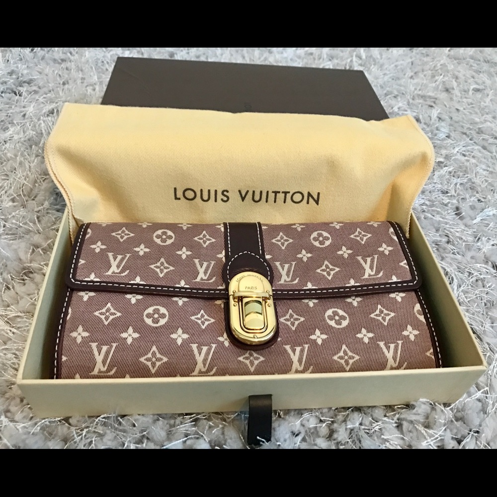 🎉S O L D 🎉 Authentic Louis Vuitton Idylle Wallet