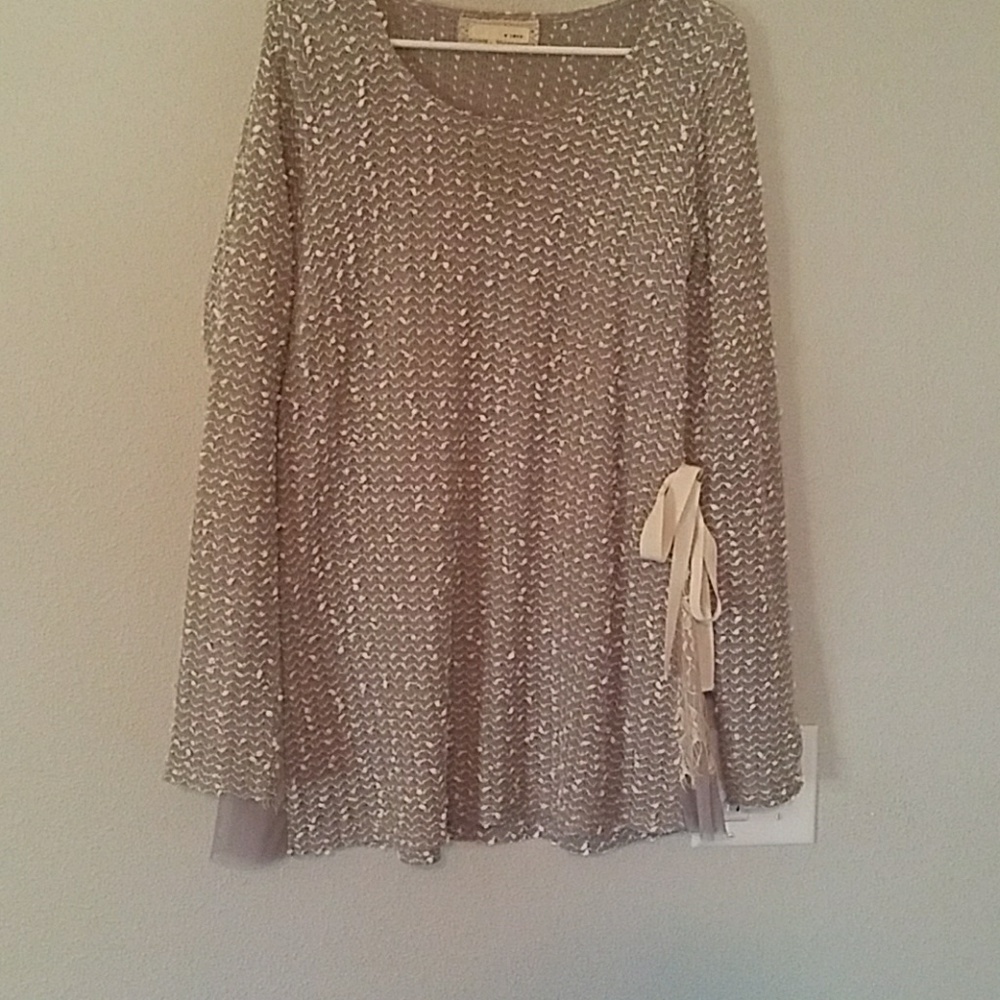 Tunic with lace