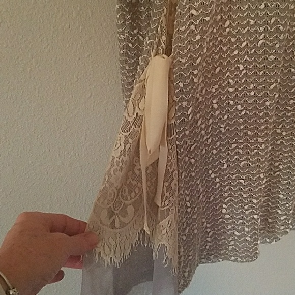 Tunic with lace - Picture 2 of 4