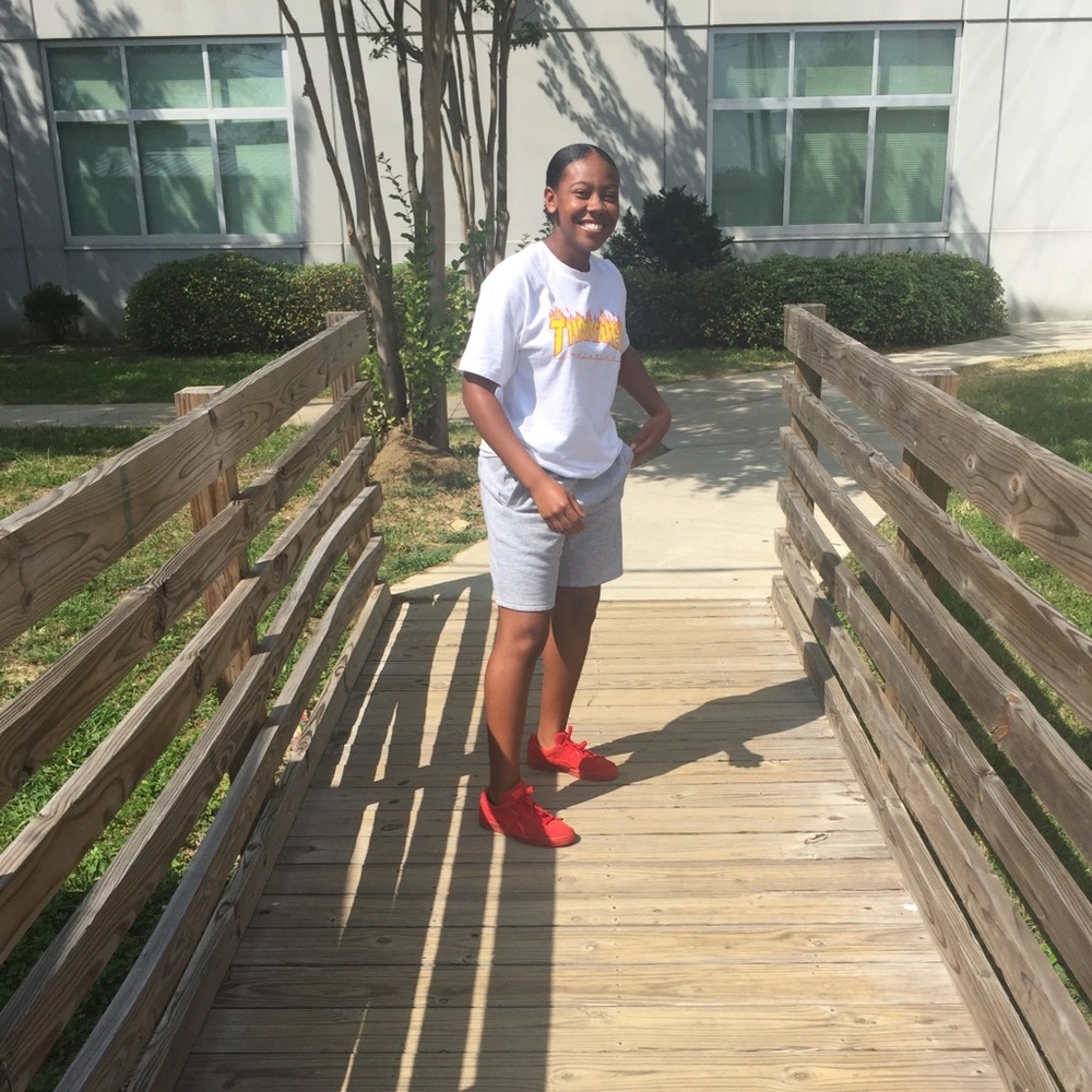 Meet your Posher, Joy