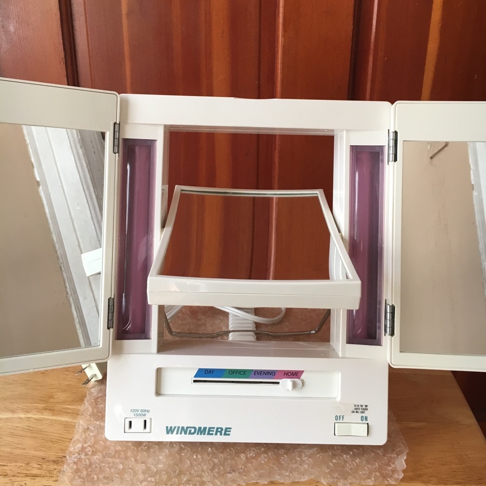 Lighted Makeup Mirror w/outlet