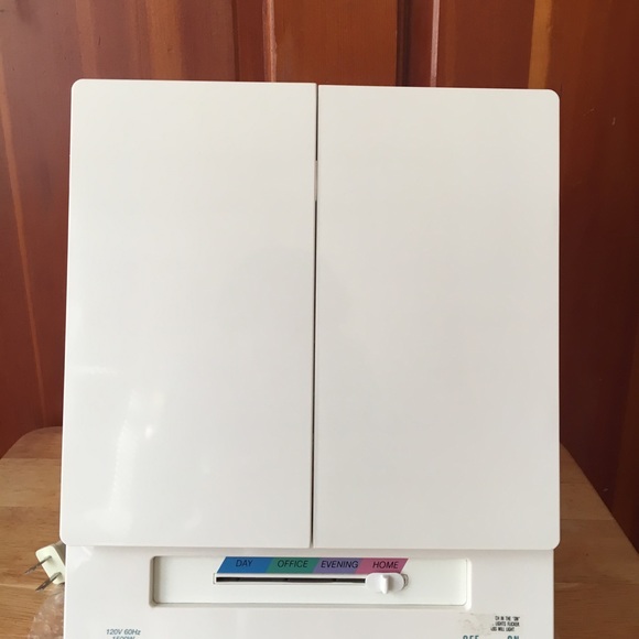 Lighted Makeup Mirror w/outlet - Picture 2 of 8