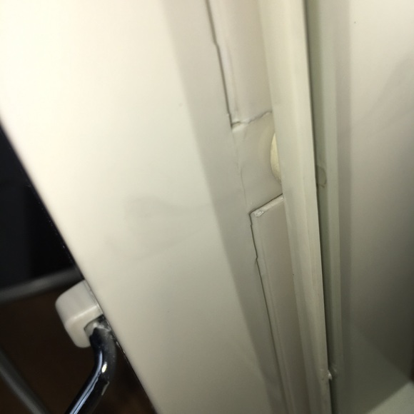 Lighted Makeup Mirror w/outlet - Picture 6 of 8