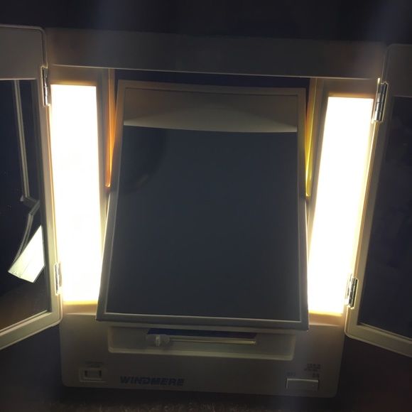 Lighted Makeup Mirror w/outlet - Picture 8 of 8
