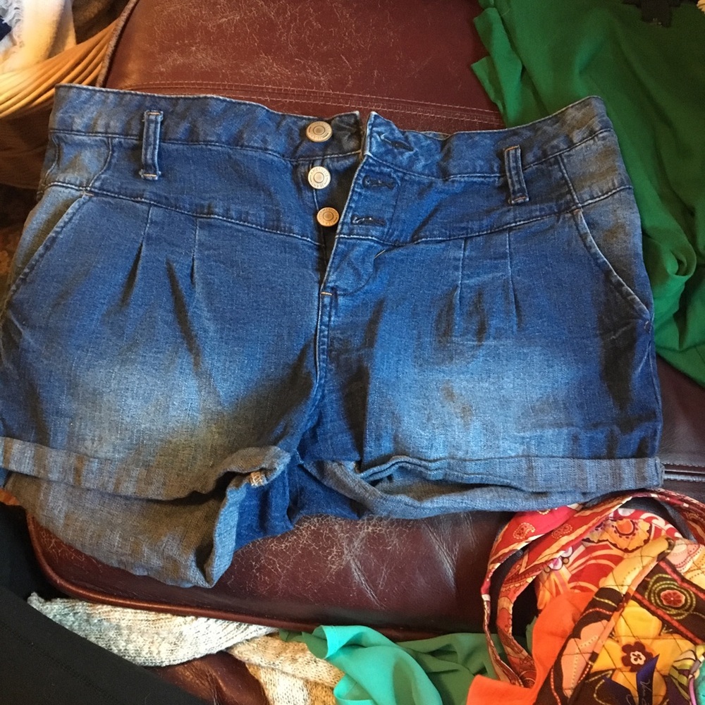 Amethyst jean shorts