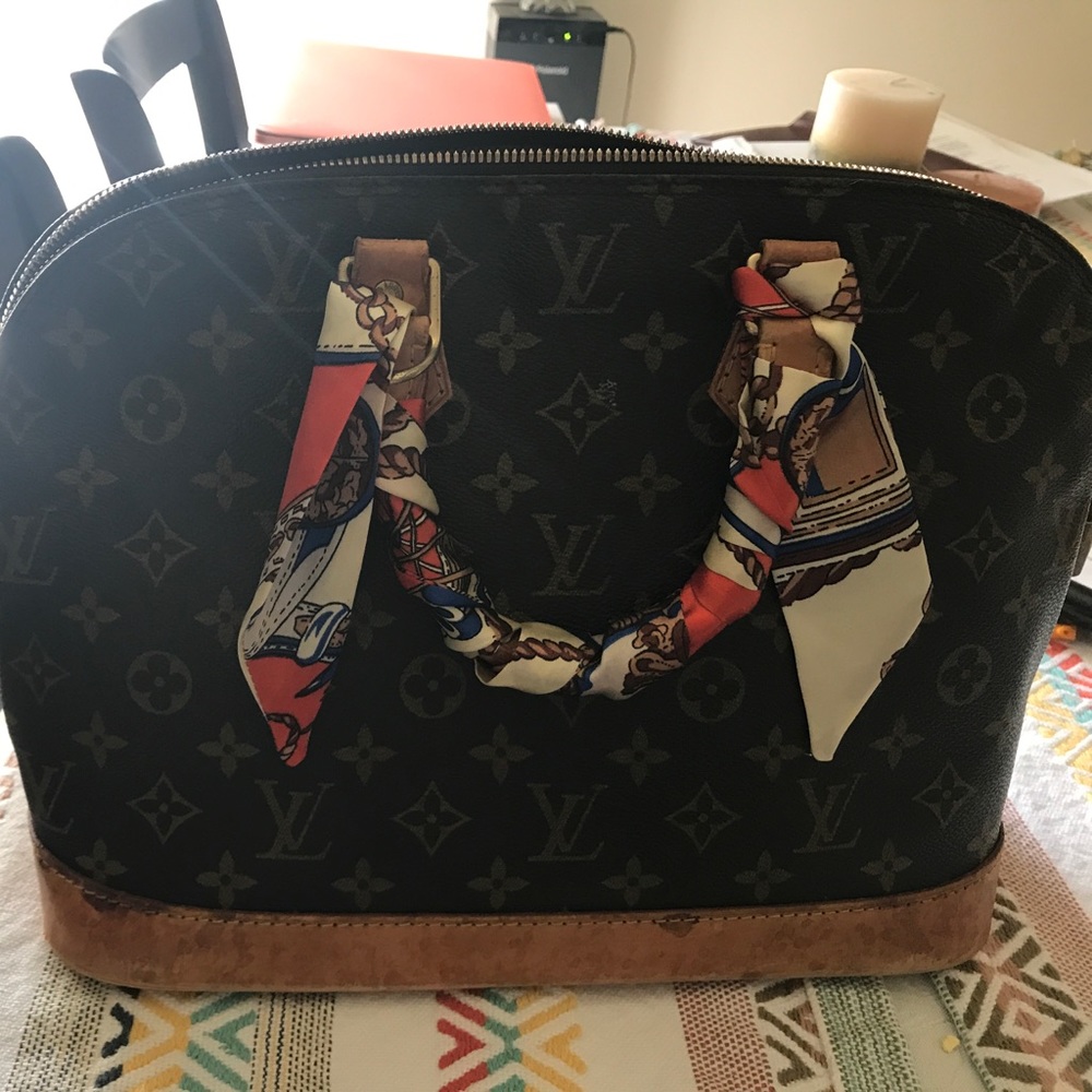 Authentic LV alma bag with lock and key