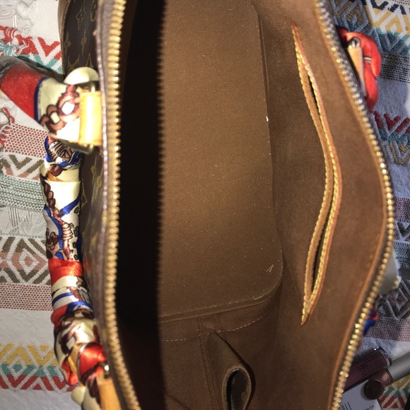 Authentic LV alma bag with lock and key - Picture 5 of 6