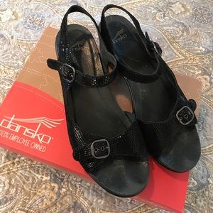 Dansko Joanie Lizard black sandals