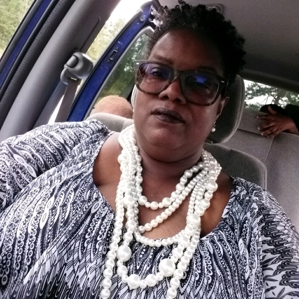 Meet your Posher, Cynthia