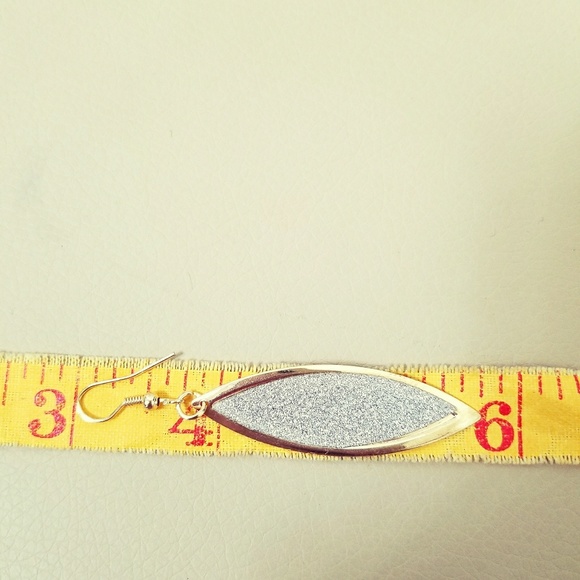 🎉✴Flashy Silver/Gold Earrings - Picture 5 of 6