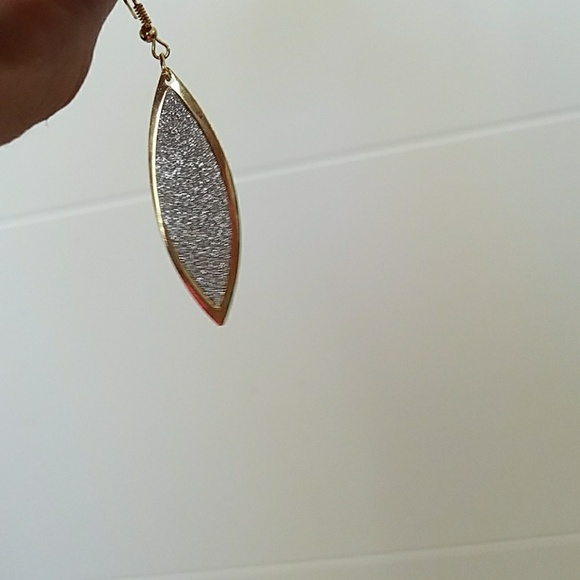 🎉✴Flashy Silver/Gold Earrings - Picture 6 of 6