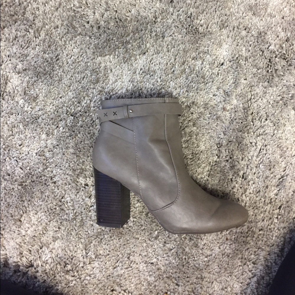 size 9 old navy booties