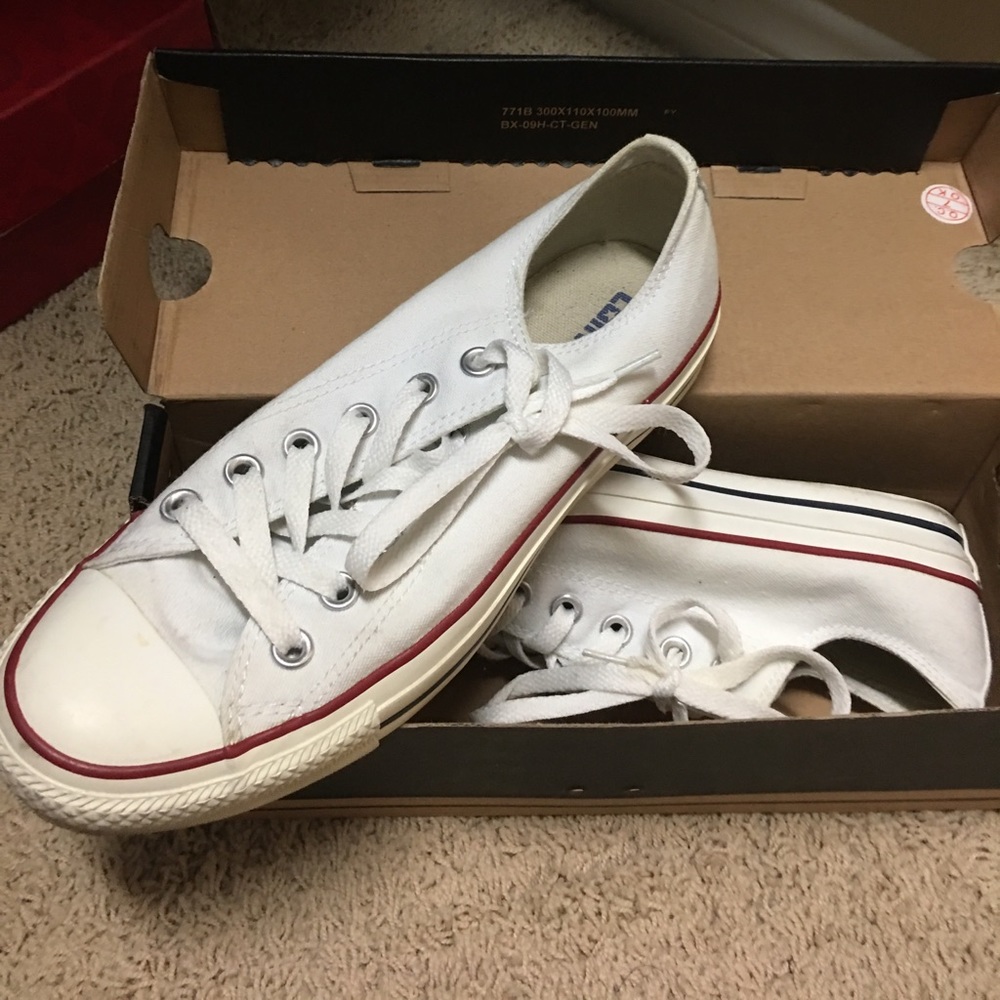 Converse Tennis Shoes