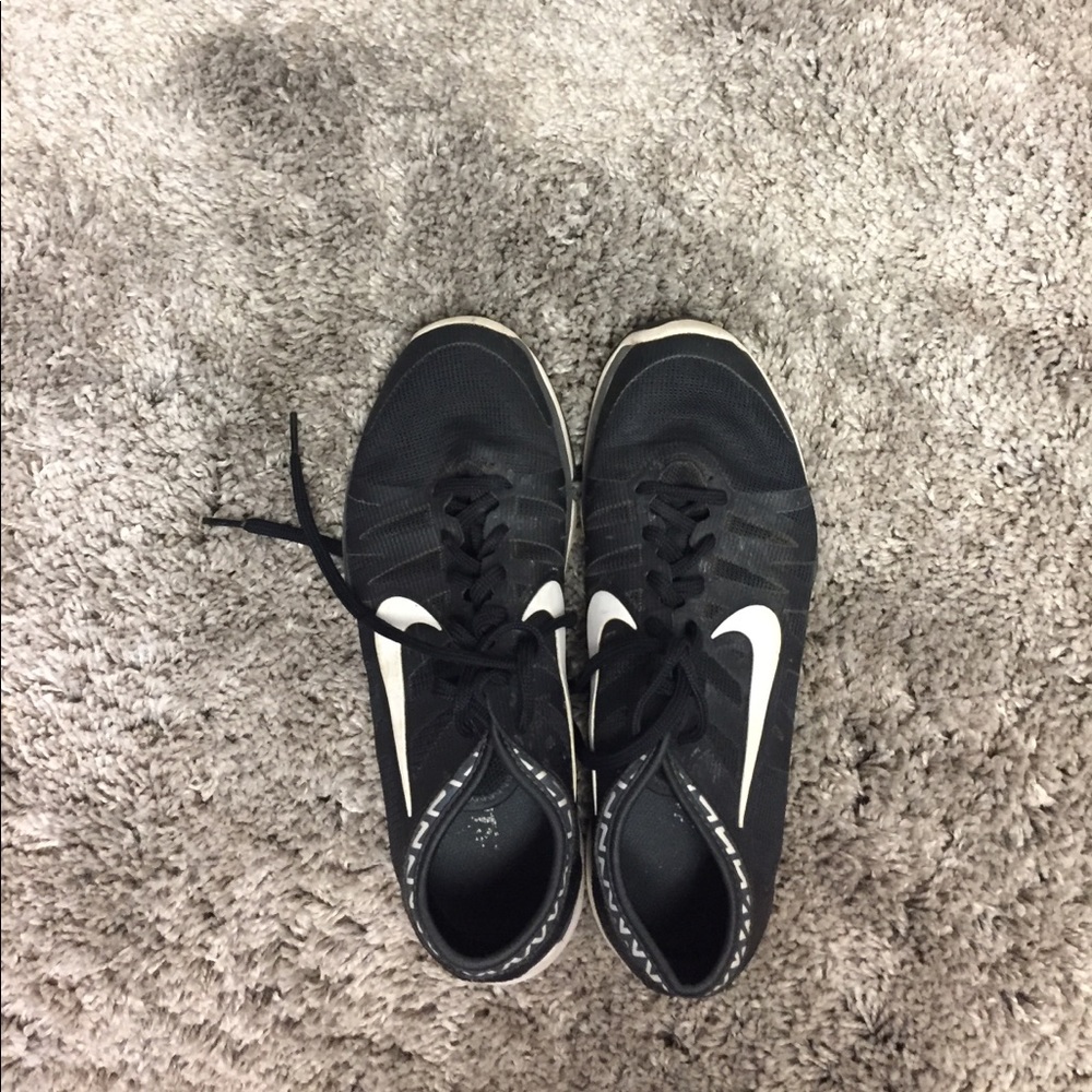 size 8 women's nike tennis shoes