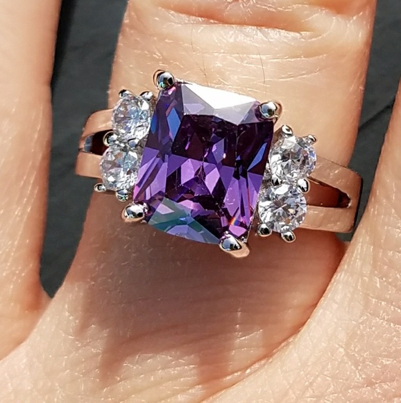 New 18k gold plated purple cubic zirconia ring - Picture 2 of 4