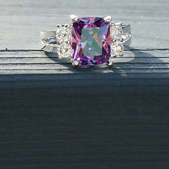 New 18k gold plated purple cubic zirconia ring - Picture 3 of 4